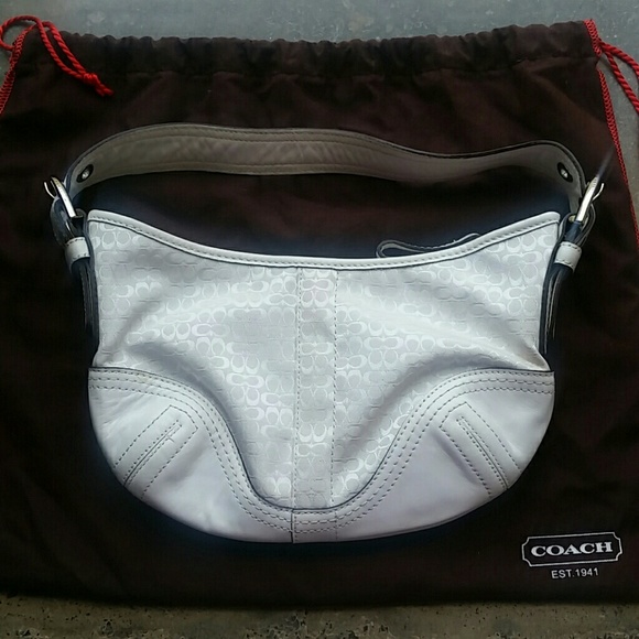 Coach Handbags - COACH💕SMALL HOBO HANDBAG